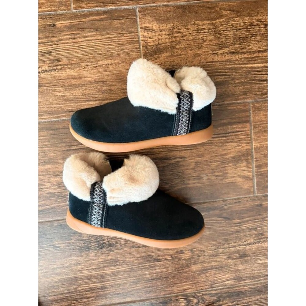 UGG Kids' Black Dreamee Suede Shearling Bootie - 11